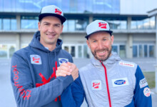Der Sportliche Leiter des ÖSV, Florian Liegl, begrüßt Christoph Bieler (l-r) als neuen Cheftrainer der Nordischen Kombination der Herren.