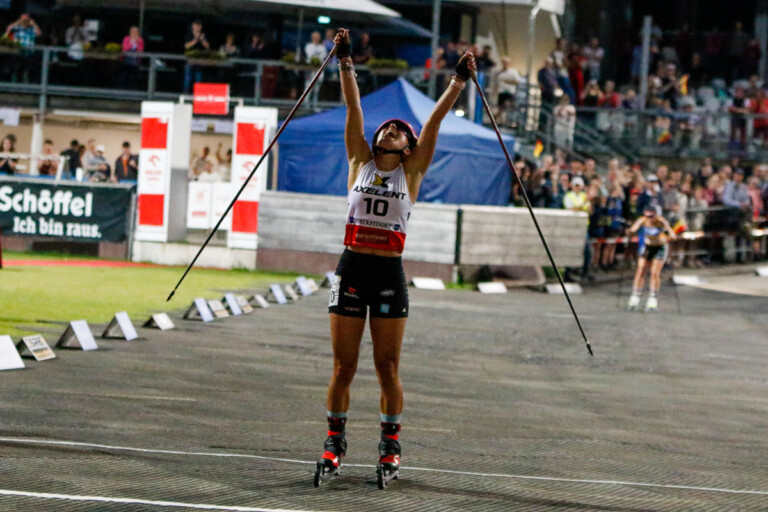Nathalie Armbruster (GER) freut sich über Platz 2.