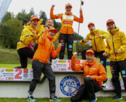 So sehen Sieger aus: Nathalie Armbruster (GER), Anne Haeckel (GER), Jenny Nowak (GER), Maria Gerboth (GER), Tim Kopp (GER), (l-r)