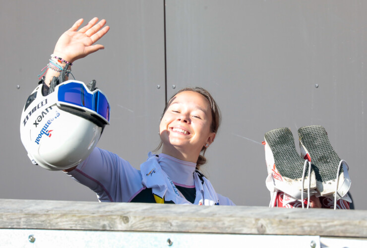 Annika Malacinski (USA) blieb bei ihrem schweren Sturz glücklicherweise unverletzt.