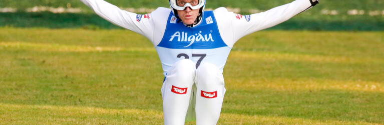 Thomas Rettenegger (AUT) gewinnt das Springen.