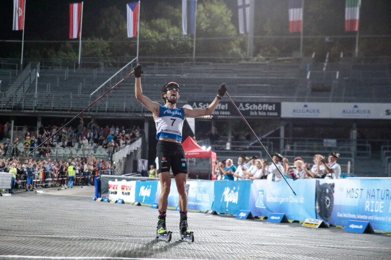 Johannes Rydzek (GER) gewinnt seinen Heimwettkampf in Oberstdorf.