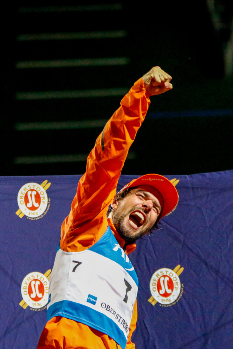 Johannes Rydzek (GER) gewinnt seinen Heimwettkampf in Oberstdorf.