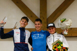 Die Gesamtsieger der Herren: Matteo Baud (FRA), Laurent Muhlethaler (FRA), Pascal Mueller (SUI), (l-r)