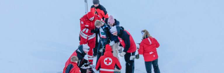 Alexa Brabec (USA) stürzte bei der Landung und wurde zur Untersuchung ins Krankenhaus gebracht.