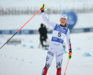 Ida Marie Hagen (NOR) gewinnt den ersten Weltcup der Saison.