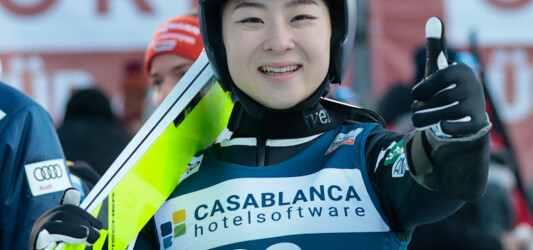 Haruka Kasai (JPN) sichert sich im Springen die Pole Position für den Lauf.