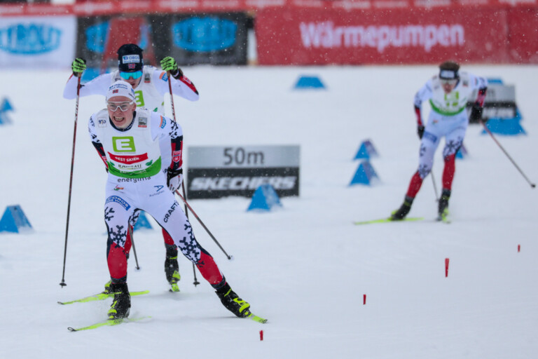 Jens Luraas Oftebro (NOR) sichert sich den Laufsieg.