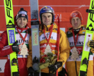 Die Top drei der Ruka Tour: Jarl Magnus Riiber (NOR), Vinzenz Geiger (GER), Julian Schmid (GER), (l-r)