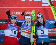Das erste Podium der Saison: Gyda Westvold Hansen (NOR), Ida Marie Hagen (NOR), Lisa Hirner (AUT), (l-r)