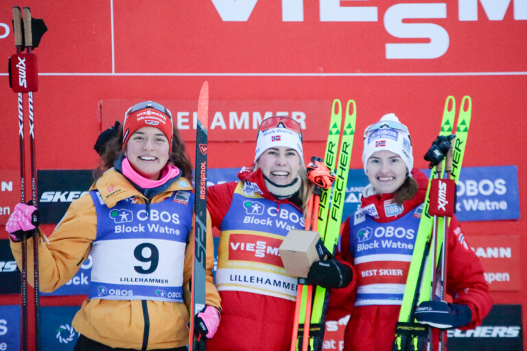 Das Podium der Damen: Nathalie Armbruster (GER), Ida Marie Hagen (NOR), Gyda Westvold Hansen (NOR), (l-r)