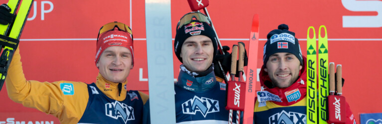 Das Podium des Tages: Julian Schmid (GER), Vinzenz Geiger (GER), Jarl Magnus Riiber (NOR), (l-r)