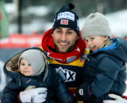 Jarl Magnus Riiber (NOR) mit Sohn Birk und Tochter Ronja