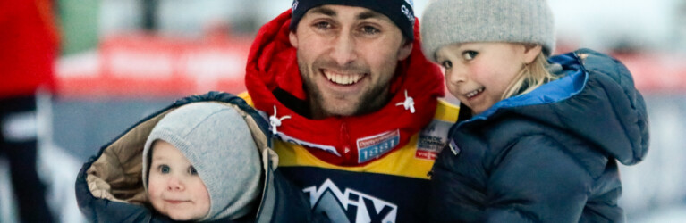 Jarl Magnus Riiber (NOR) mit Sohn Birk und Tochter Ronja