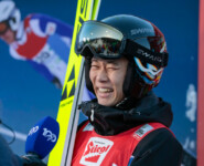 Ryota Yamamoto (JPN) gewinnt den Sprungdurchgang bei den Herren.