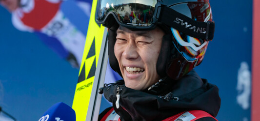 Ryota Yamamoto (JPN) gewinnt den Sprungdurchgang bei den Herren.