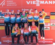 Nathalie Armbruster (GER) feiert mit dem deutschen Team.