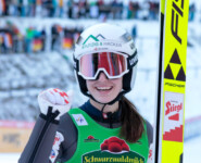 Lisa Hirner (AUT) gewinnt das Springen.