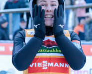 Ida Marie Hagen (NOR) ist nicht zufrieden mit ihrem Sprung.