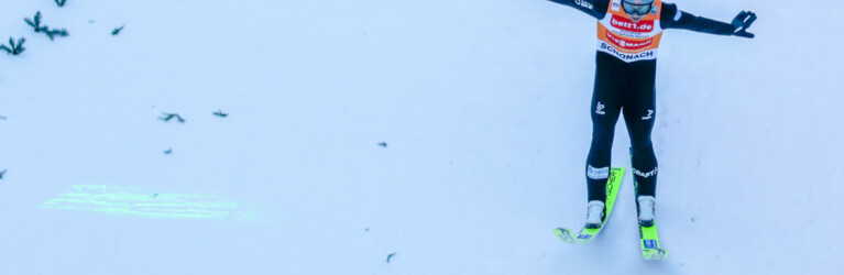 Jarl Magnus Riiber (NOR) landet den weitesten Sprung des Tages.