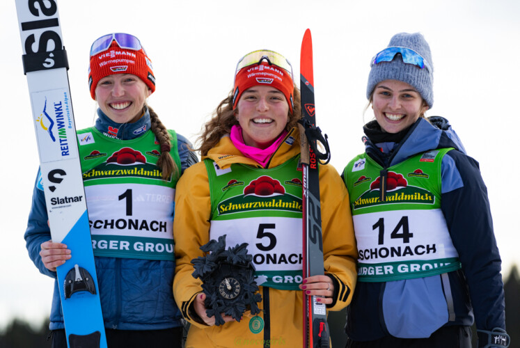 Trine Göpfert (GER), Nathalie Armbruster (GER) und Marie Nähring (GER) (l-r) beim deutschen Dreifach-Erfolg in Schonach