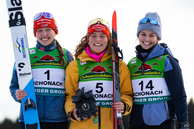 Trine Göpfert (GER), Nathalie Armbruster (GER) und Marie Nähring (GER) (l-r) beim deutschen Dreifach-Erfolg in Schonach
