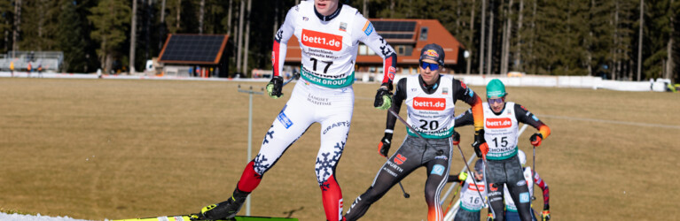 Aleksander Skoglund (NOR) vor Jakob Lange (GER) und Simon Mach (GER)