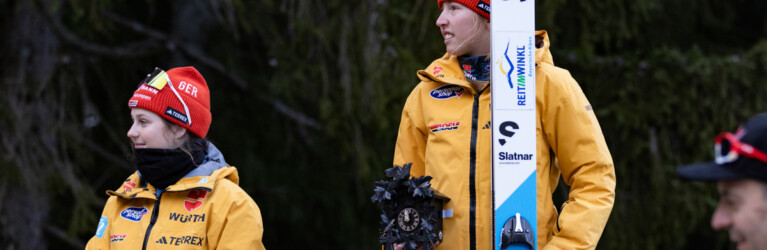 Anne Häckel (GER) und Trine Göpfert (GER) (l-r) feiern einen Doppelsieg im Massenstart.