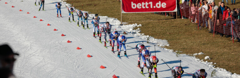 Im hinteren Teil des Feldes liefen die Athleten wie an der Perlenschnur aufgereiht.