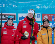 Das Podium vom Compact Race am Freitag: Aleksander Skoglund (NOR), Andreas Skoglund (NOR), Jakob Lange (GER), (l-r)
