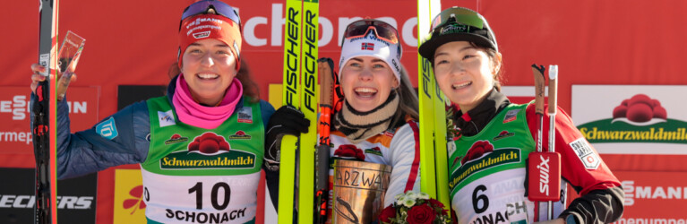 Das Podium der Damen: Nathalie Armbruster (GER), Ida Marie Hagen (NOR), Haruka Kasai (JPN), (l-r)