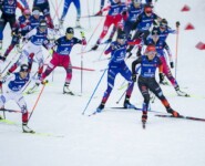 Start des Massenstarts: Ida Marie Hagen (NOR), Marte Leinan Lund (NOR), Haruka Kasai (JPN), Nathalie Armbruster (GER), Lena Brocard (FRA), Yuna Kasai (JPN), (l-r)