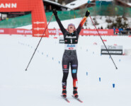 Nathalie Armbruster (GER) feiert ihren ersten Weltcupsieg.
