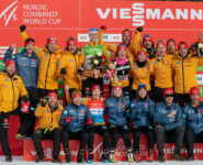 Vinzenz Geiger (GER) und Nathalie Armbruster (GER) mit dem deutschen Team