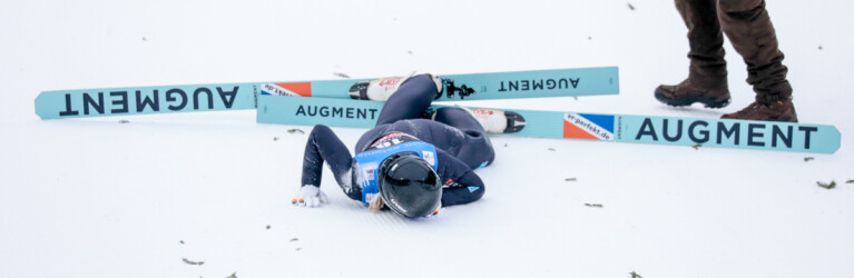 Cindy Haasch (GER) stürzte nach der Landung.