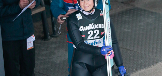 Annika Malacinski (USA) überstand die Materialkontrolle.