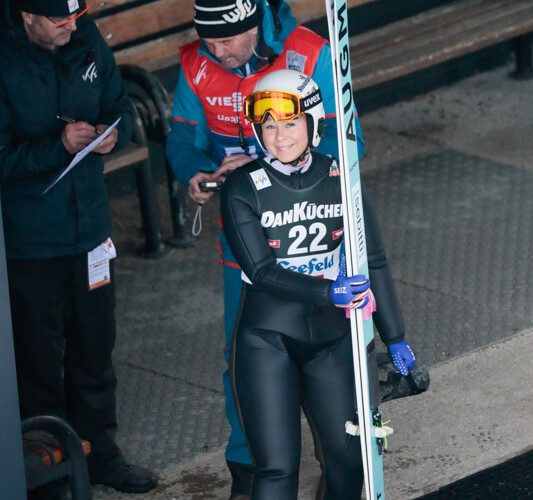 Annika Malacinski (USA) überstand die Materialkontrolle.