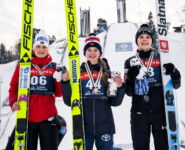 Kombiniererin Ingrid Laate (NOR) gewinnt Silber im Spezialspringen. Gold geht an Ingvild Midtskogen (NOR), Bronze an Taja Bodlaj (SLO).