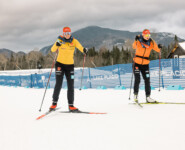 Trine Göpfert (GER) und Ronja Loh (GER) (l-r) wärmen sich auf.