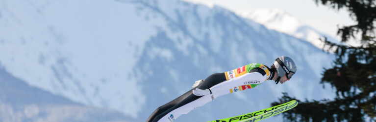 Jarl Magnus Riiber (NOR) auf dem Weg zur Bestweite.