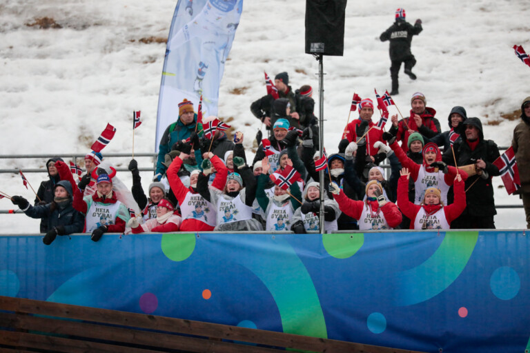 Hurra, das ganze Dorf ist da! Fans von Gyda Westvold Hansen (NOR)