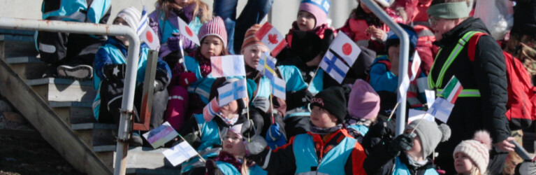 Unter den Zuschauern waren auch einige Schulklassen.