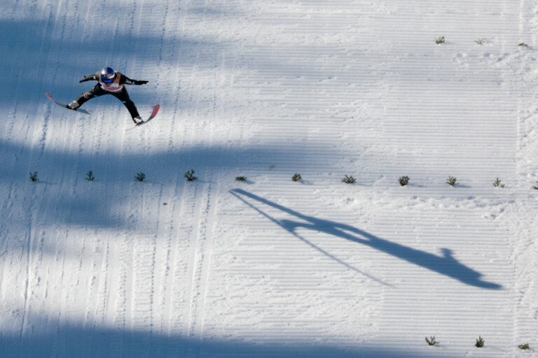 Der letzte Sprung der Saison: Vinzenz Geiger (GER)