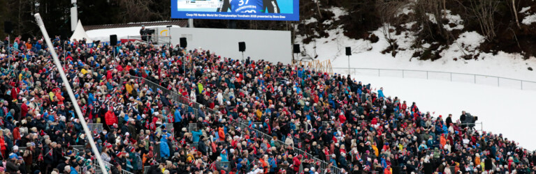 Kristjan Ilves (EST) wartet auf seinen Sprung ins volle Stadion.