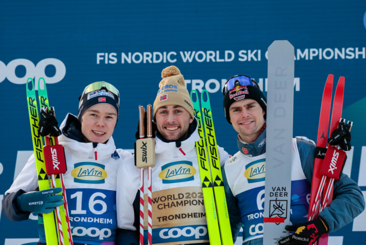 Das Podium: Jens Luraas Oftebro (NOR), Jarl Magnus Riiber (NOR), Vinzenz Geiger (GER), (l-r)