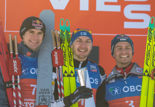 Das Podium des Tages: Vinzenz Geiger (GER), Ilkka Herola (FIN), Johannes Lamparter (AUT), (l-r)