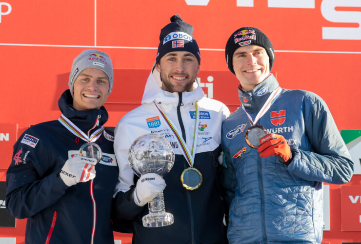 Das Podium des Massenstarts: Johannes Lamparter (AUT), Jarl Magnus Riiber (NOR), Vinzenz Geiger (GER), (l-r)