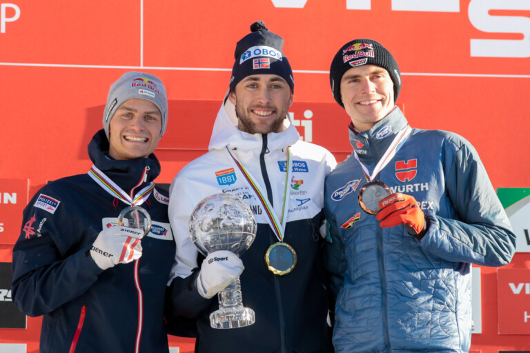 Das Podium des Massenstarts: Johannes Lamparter (AUT), Jarl Magnus Riiber (NOR), Vinzenz Geiger (GER), (l-r)