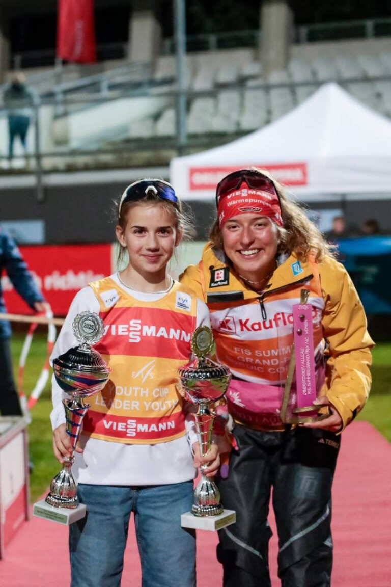 Youth Cup-Siegerin Mara Haefner (GER) , Nathalie Armbruster (GER), (l-r)
