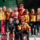 Nathalie Armbruster (GER) inmitten des deutschen Teams